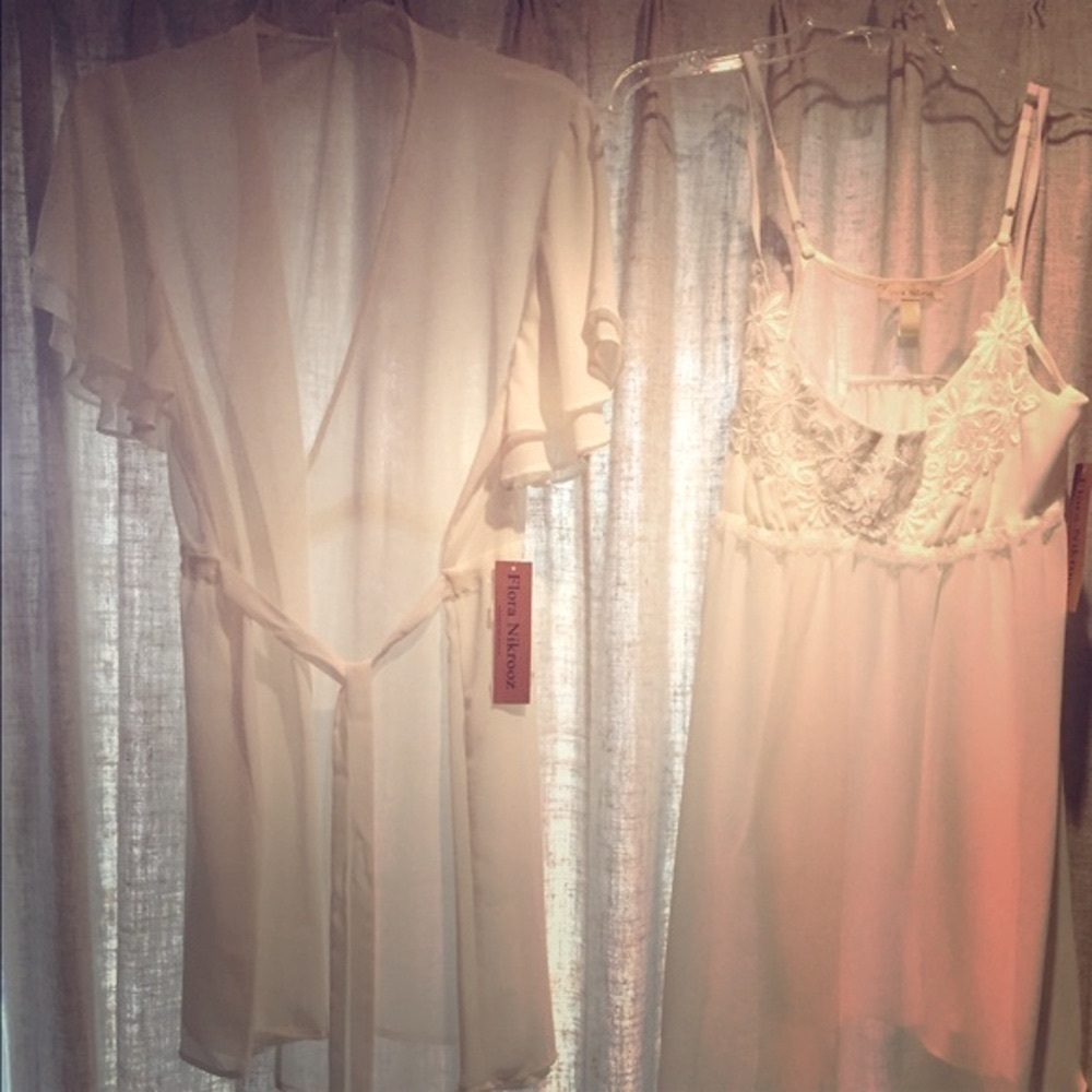 Flora Nikrooz Robe & Nightgown  NWT Ivory L/XL